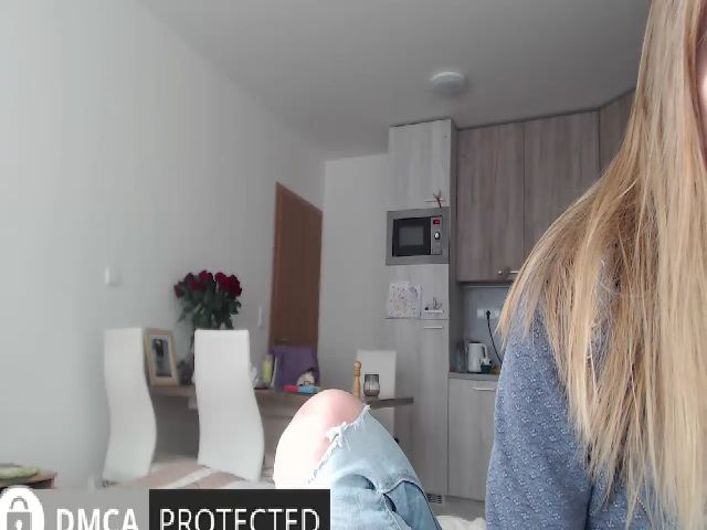 Live sex webcam photo for Jennybadgirl #270631622