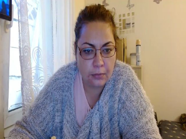 Live sex webcam photo for shycurvymom #270660787