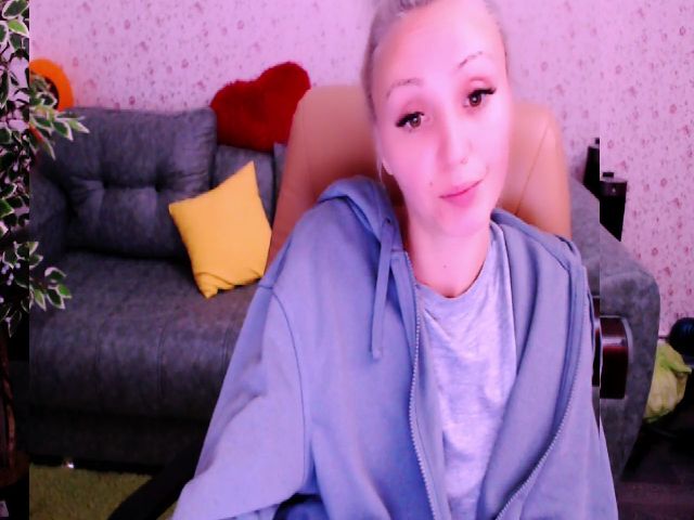 Live sex webcam photo for Blondedirty94 #270682505