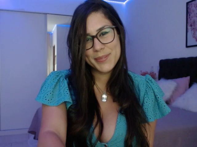 Live sex webcam photo for MrsLovage #270800843