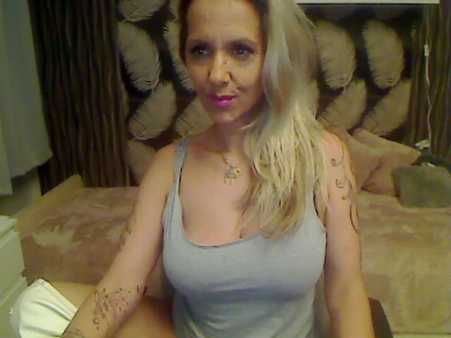 Live sex webcam photo for MilfHorny #270805076