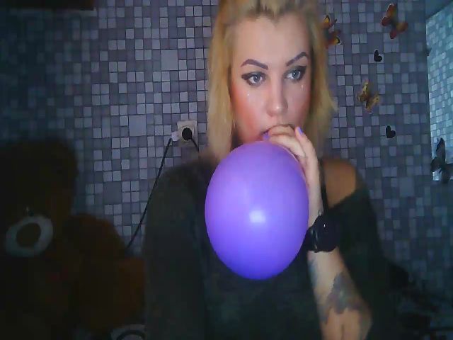 Live sex webcam photo for QueenBalloons #270614131