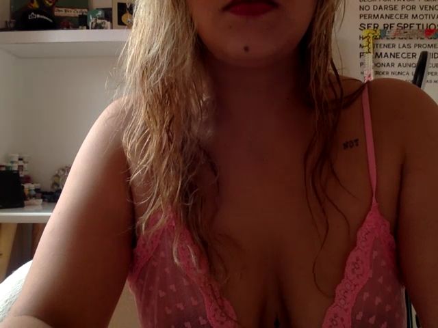 Live sex webcam photo for Alicenicolle #270677934