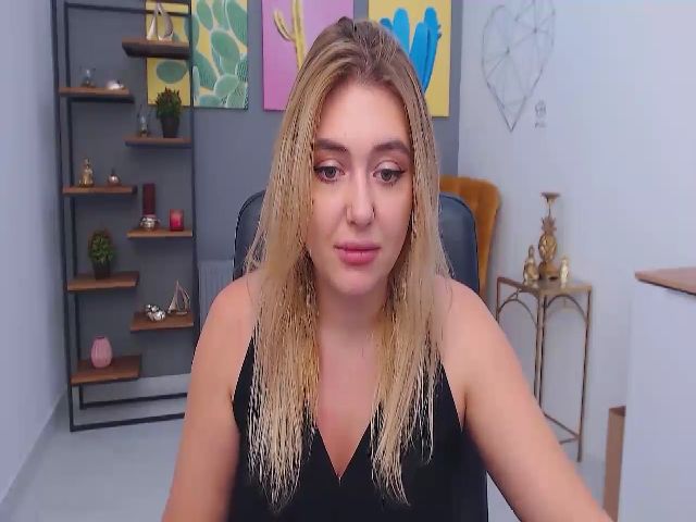 Live sex webcam photo for NicoleConnor #270677048