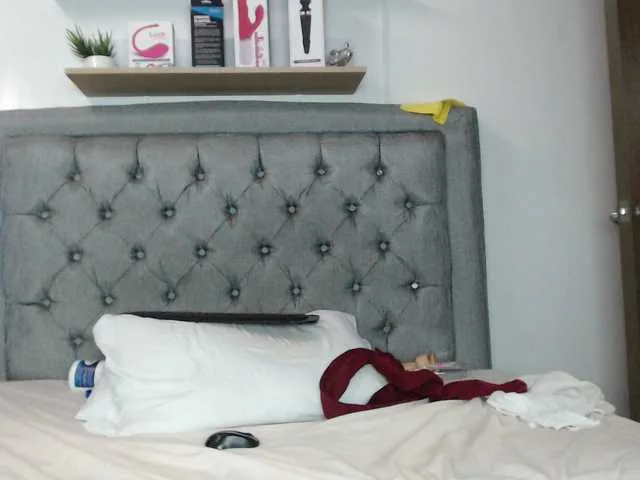 Live sex webcam photo for Meganscott69 #270792395