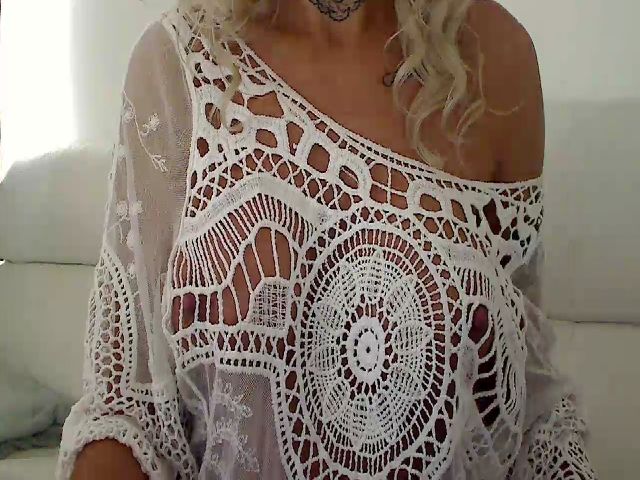 Live sex webcam photo for Aby_Jones24 #270636246