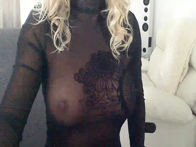 Live sex webcam photo for Aby_Jones24 #270641048