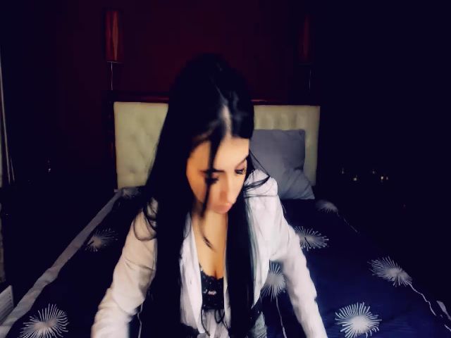 Live sex webcam photo for Taya_Roxxy #270659686