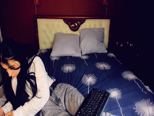 Live sex webcam photo for Taya_Roxxy #270684660