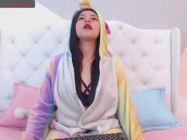 Live sex webcam photo for zelda-19 #270674740