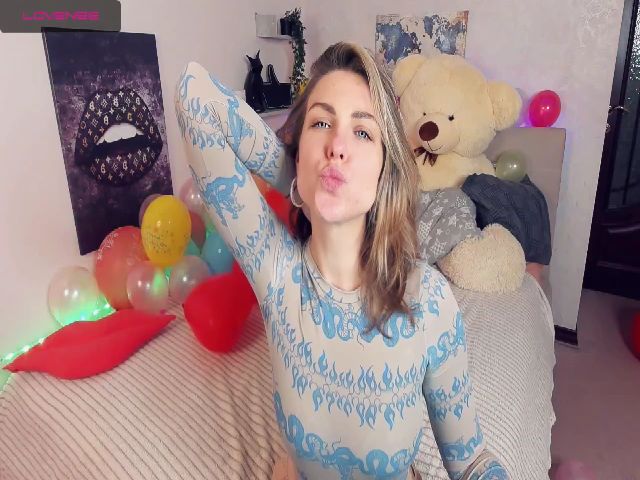 Live sex webcam photo for DomenikaSttar #270692947