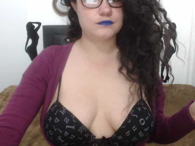 Live sex webcam photo for KarinaHot #270824657