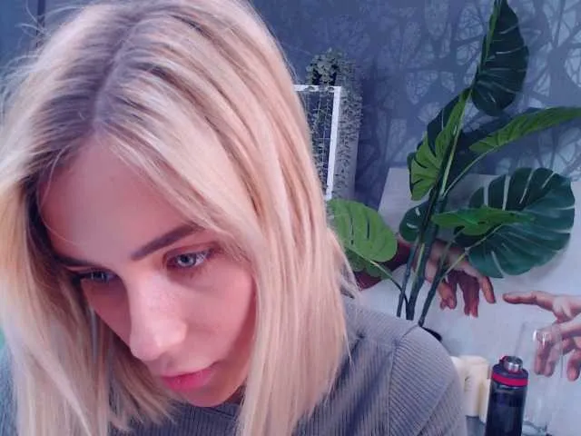 Live sex webcam photo for KaprinaGirrs #270819147