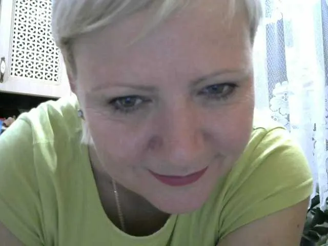 Live sex webcam photo for HelenLike #270810774