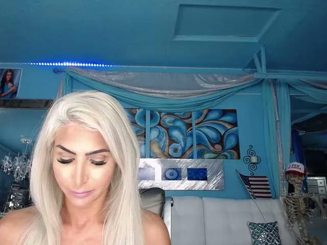 Live sex webcam photo for adrianna_fox #287953233