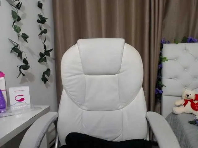 Live sex webcam photo for Diamond-Valer #270811845