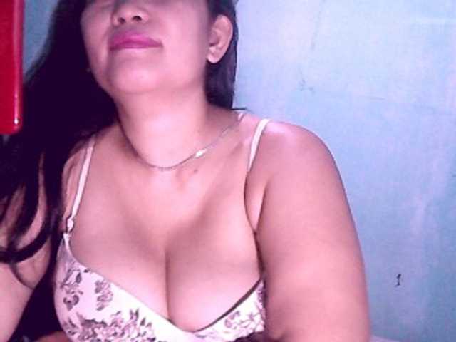 Live sex webcam photo for wildmom4u #270811098