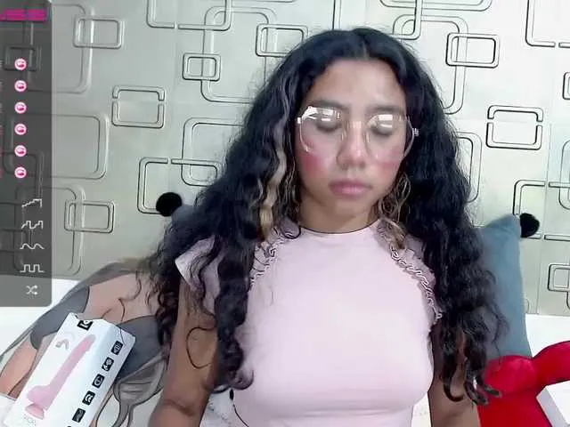 Live sex webcam photo for Anniieee #270811328