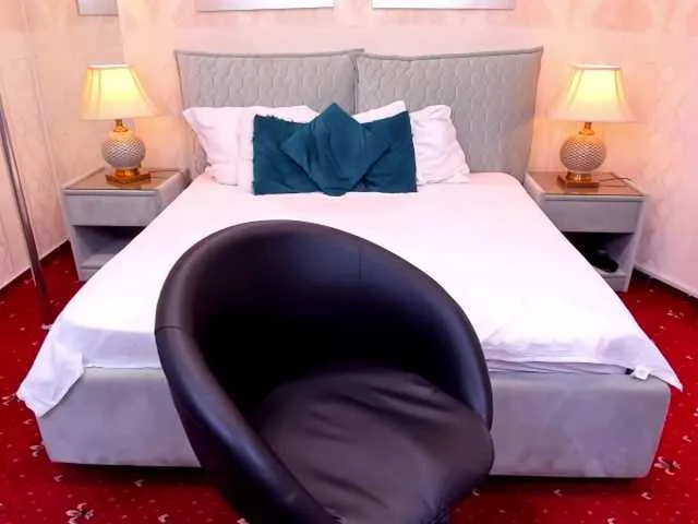 Live sex webcam photo for IvonneMiller #270811237