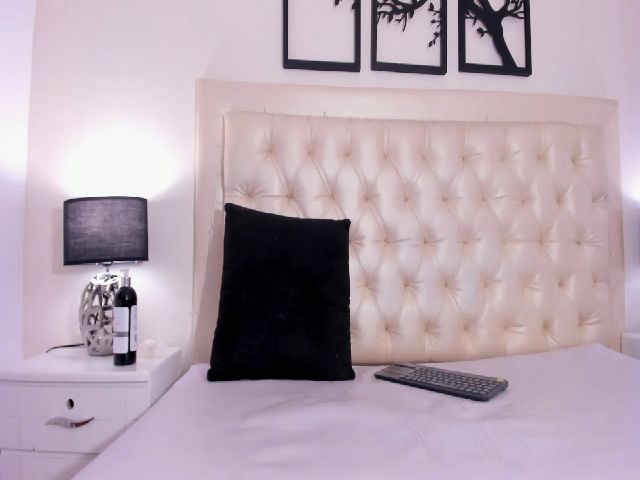 Live sex webcam photo for Mackenzie__20 #270817034