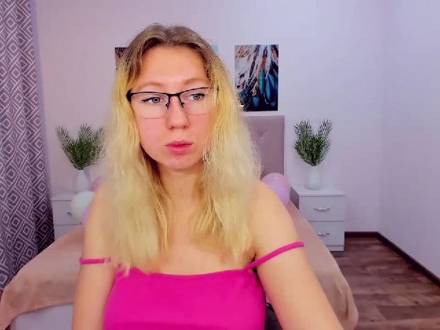 Live sex webcam photo for LizaSwan #270814607