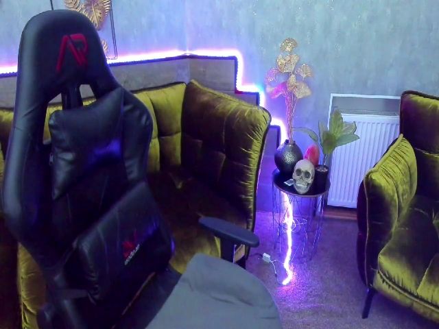Live sex webcam photo for Helen_Mayer #270825287