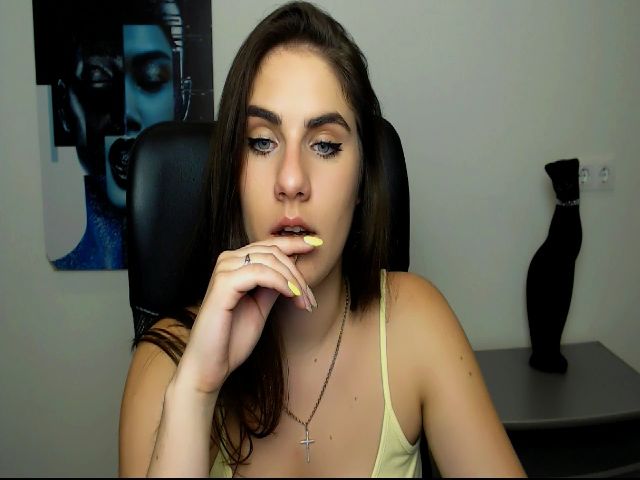 Live sex webcam photo for MollyKiss_ #270821922