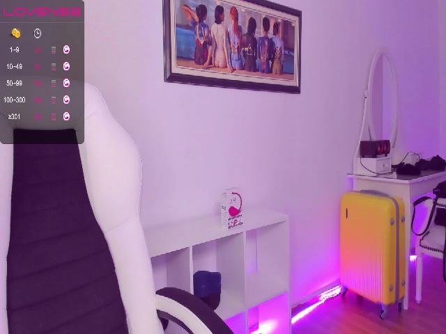 Live sex webcam photo for HotCarolineXO #270821269