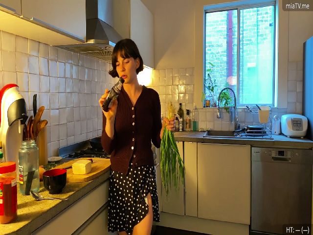 Live sex webcam photo for miatv #270816611