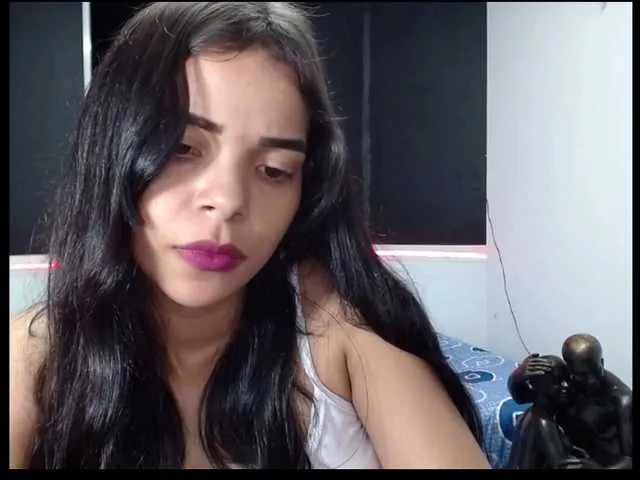 Live sex webcam photo for Gabi17a #270811874