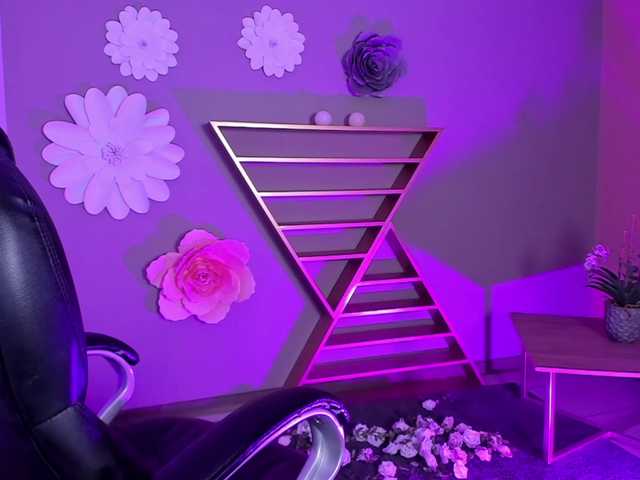 Live sex webcam photo for LillyRoses #270819584