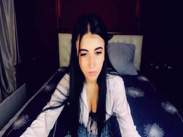 Live sex webcam photo for Taya_Roxxy #270816384