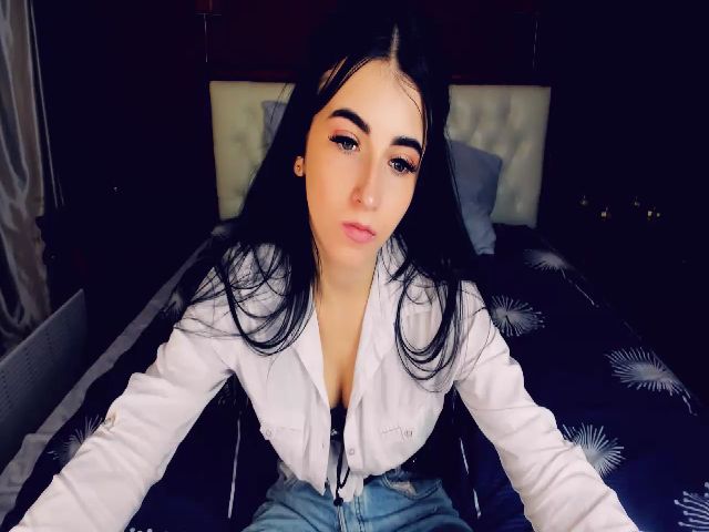 Live sex webcam photo for Taya_Roxxy #270817132