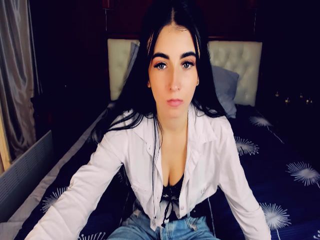 Live sex webcam photo for Taya_Roxxy #270817379