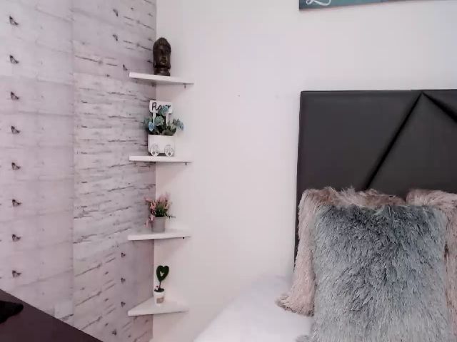 Live sex webcam photo for Moniclu #270816345