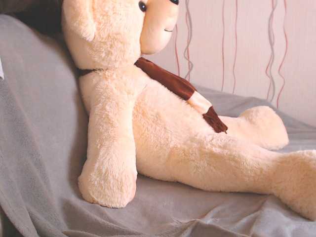 Live sex webcam photo for SexyQueen333 #270833785