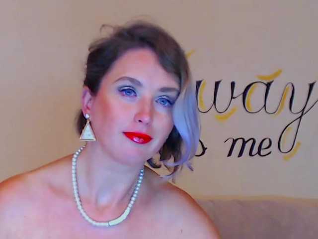 Live sex webcam photo for JosephineG #270842137