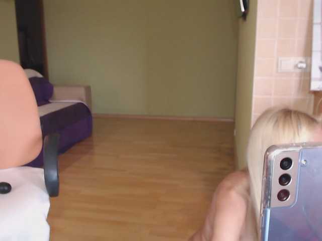 Live sex webcam photo for MonnaSky #270841879