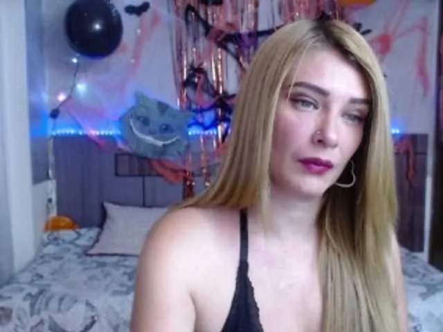 Live sex webcam photo for Geovanafranco #270842886