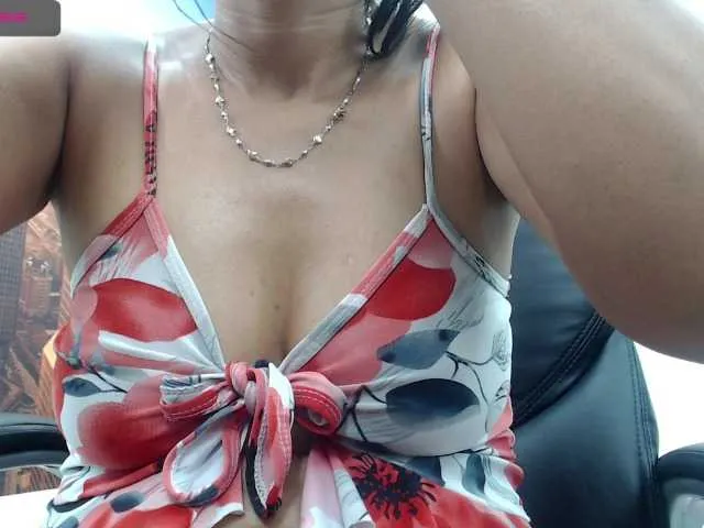Live sex webcam photo for CrazzyJenna #270829772