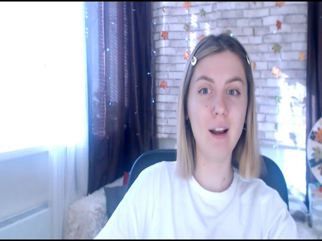 Live sex webcam photo for CumMeaRiver #270832957