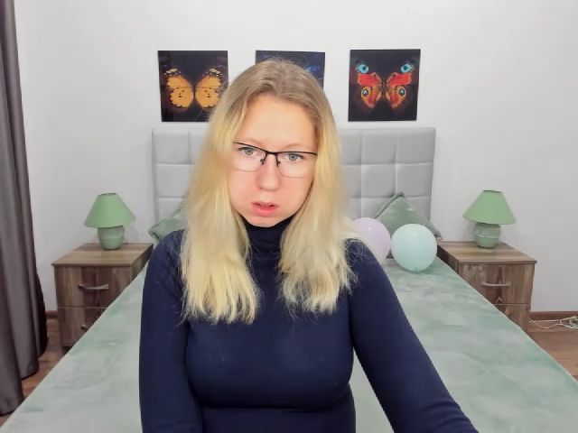 Live sex webcam photo for LizaSwan #270832480