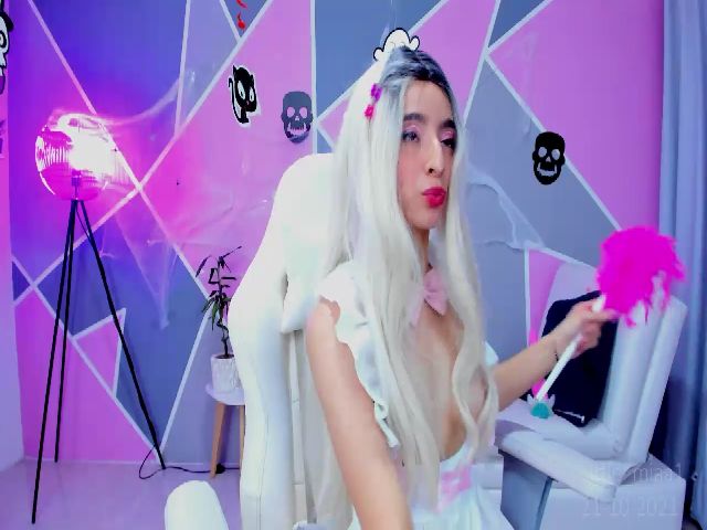 Live sex webcam photo for Little_Miaa1 #270835635