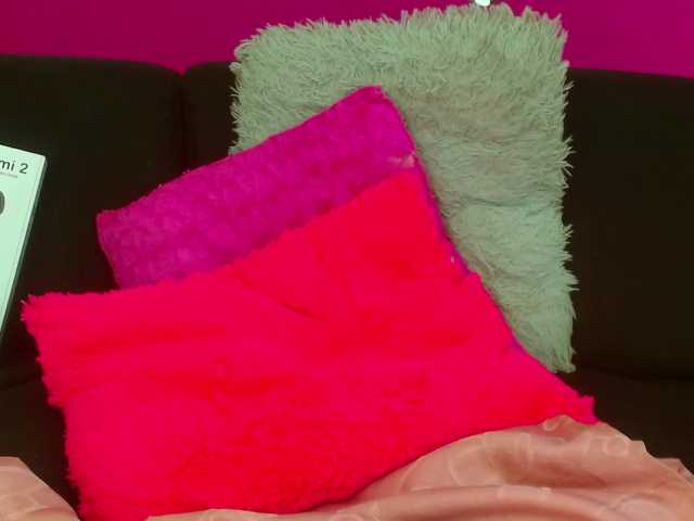 Live sex webcam photo for -UMAWILLIAMS #270842412