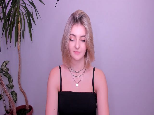 Live sex webcam photo for HelelGretta #270840891