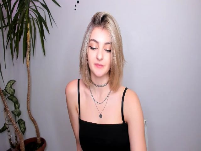 Live sex webcam photo for HelelGretta #270844172