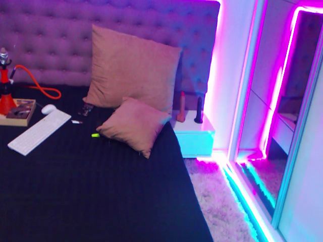 Live sex webcam photo for Guess__Whoo #270845714