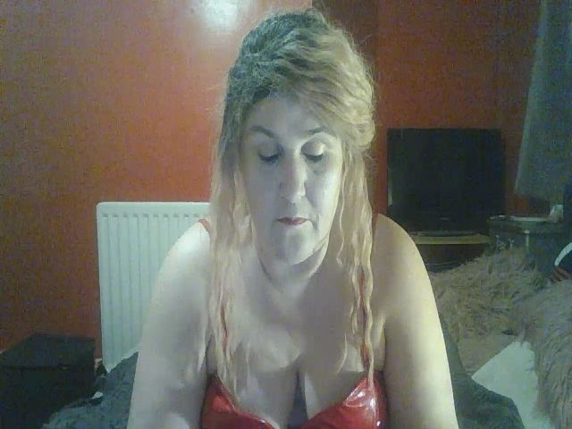 Live sex webcam photo for YUMMYMUMMY39 #270845198