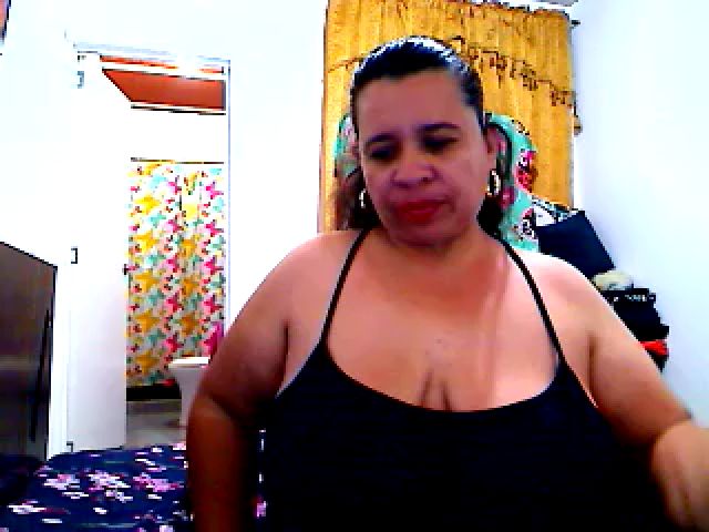 Live sex webcam photo for LatinaBigAss4 #270846098