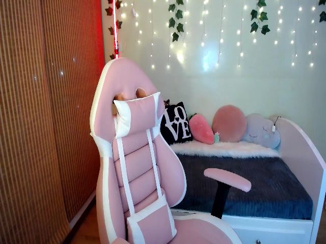 Live sex webcam photo for JuliArango #270832454